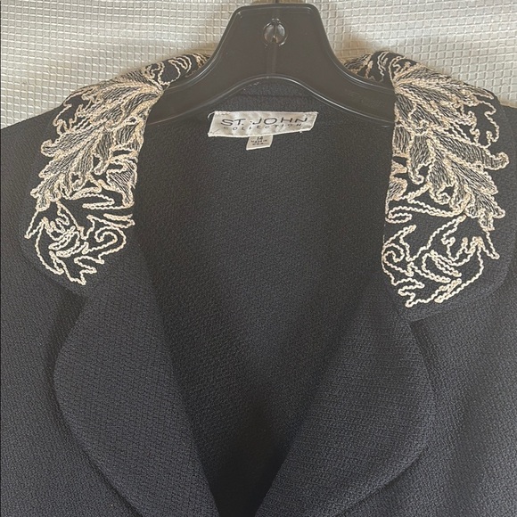 St. John Collection Black Blazer with Notched Lapel & Ornate Embroidery. Size 14 - Picture 2 of 9